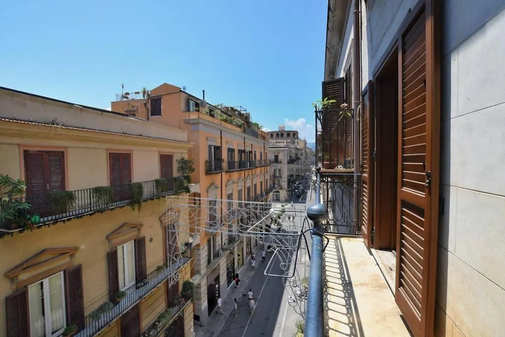 Iflat Casa Teso Con Terrazza Sui Tetti Apartment Palermo 0*,  Italy